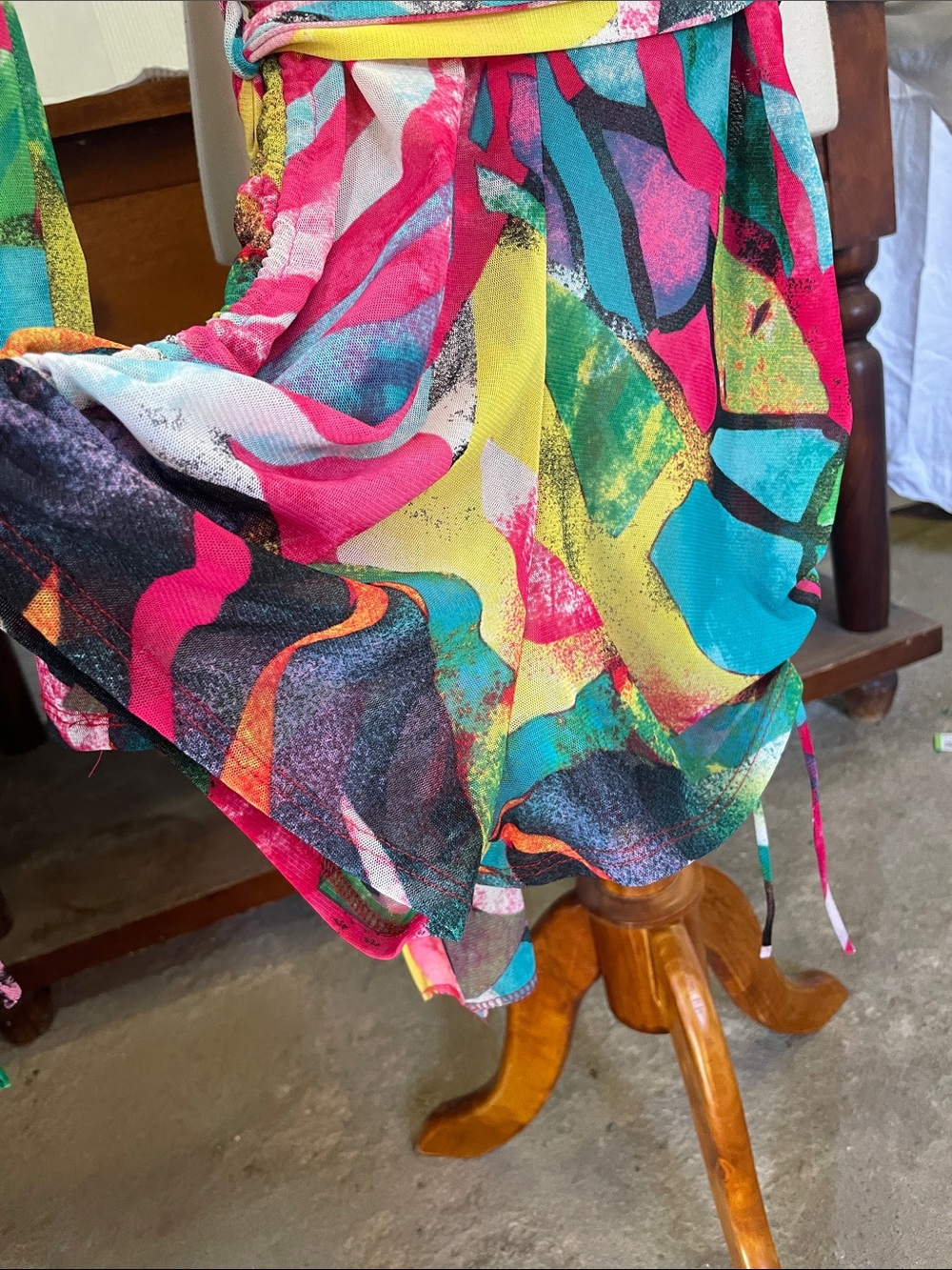 Shorts Romper in Vibrant Abstract Print - Picture 5 of 10